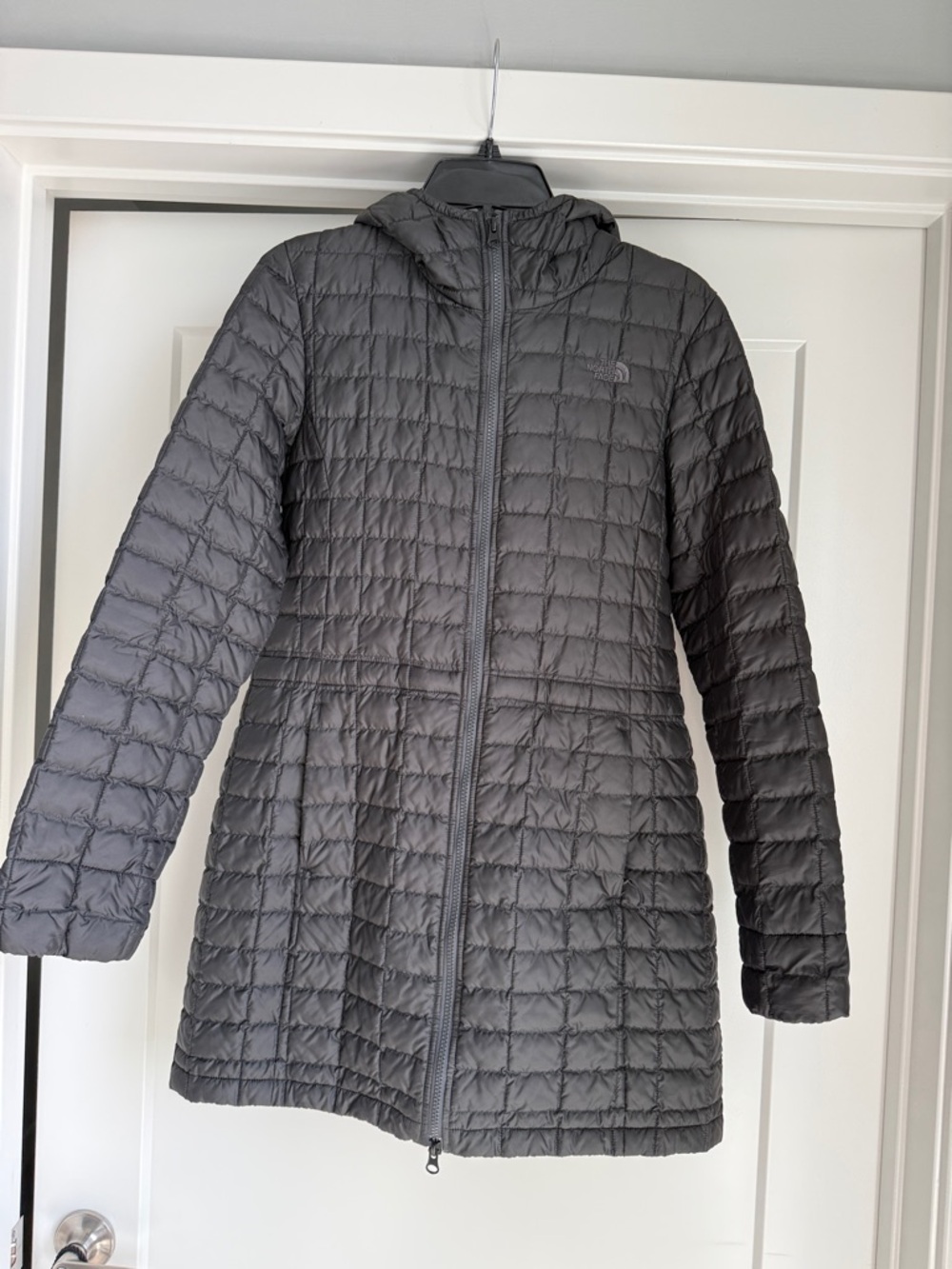 The North Face Women's Hooded Quilted Puffer Jacket - Charcoal Gray